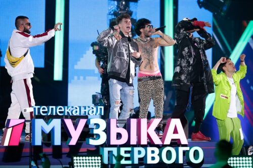 Более 60 артистов — звёзд «Музыки Первого» —пришли поздравить выпускников с окончанием школы