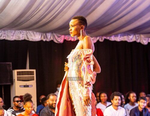 В Танзании прошло ежегодное фэшн – шоу Lady in Red