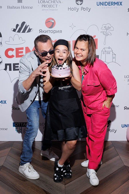 Владимир Левкин с дочками